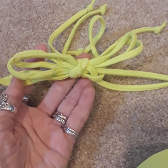 NWT Eye-catching Bikini Top - Picture 3 of 6